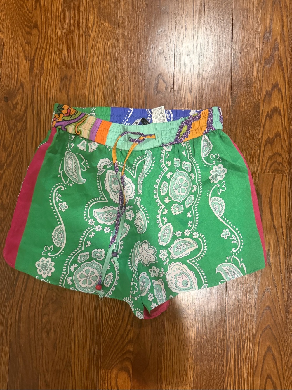 Zara Green Paisley Print Elastic-Waist Athletic Shorts with Colorblock Trim